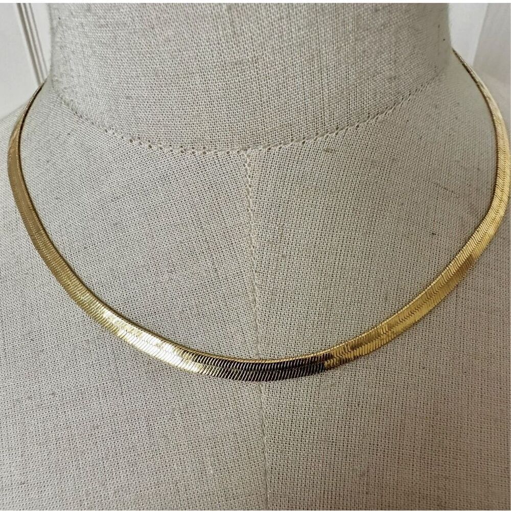 gold tone  houndstooth flat chain necklace